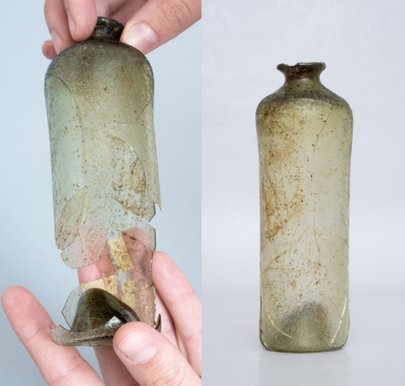 Porównanie butelki aptecznej w trakcie i po zakończeniu prac konserwatorskich