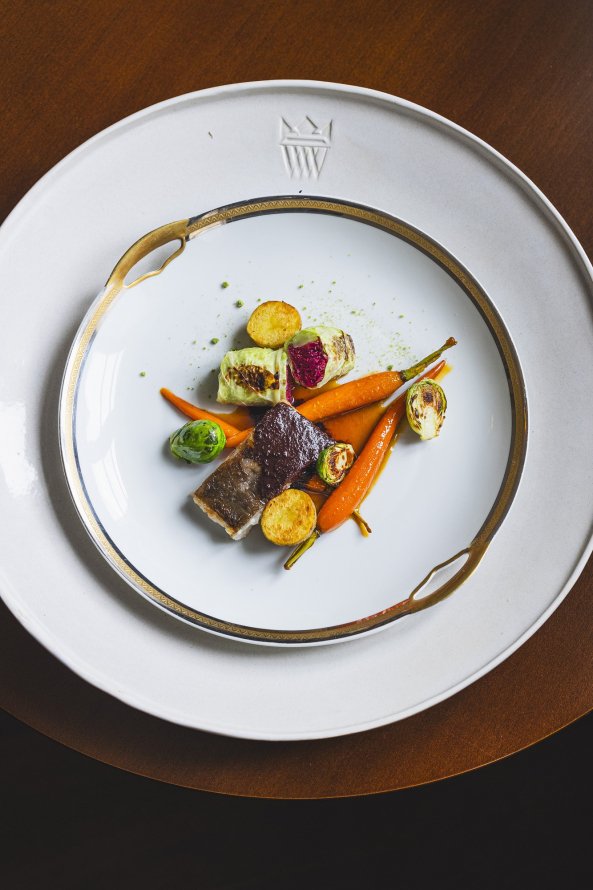 Talerz z elegancką potrawą